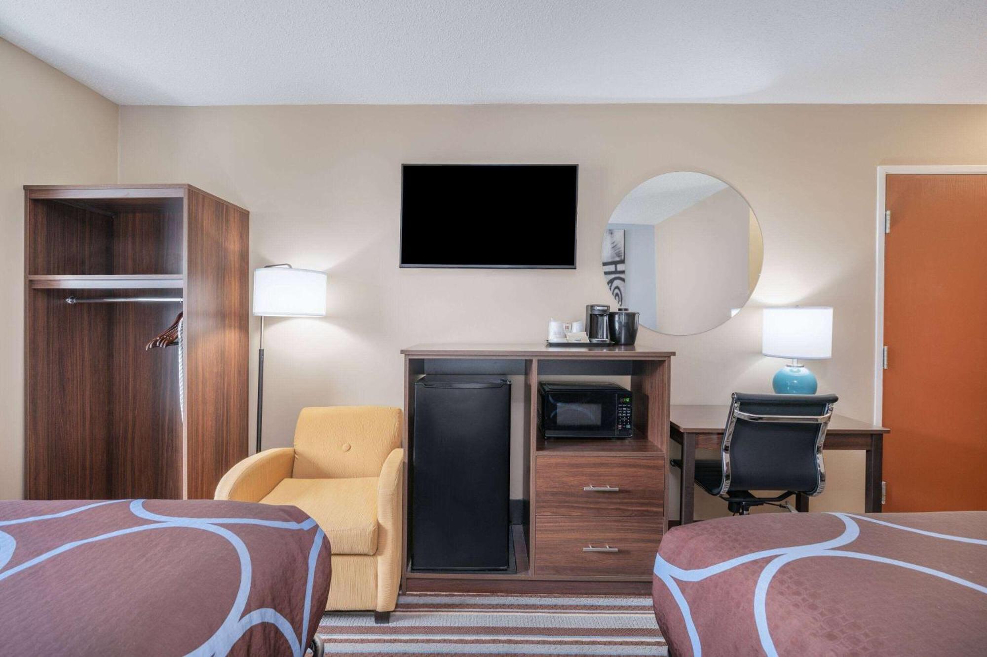 Super 8 By Wyndham Joliet Hotell Exteriör bild