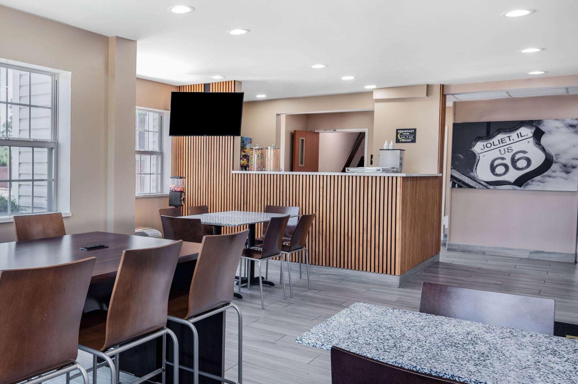 Super 8 By Wyndham Joliet Hotell Exteriör bild
